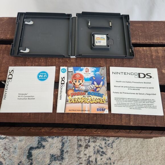 Mario and Sonic at the Olympic Games Nintendo DS Complete Manual Case - Picture 5 of 6